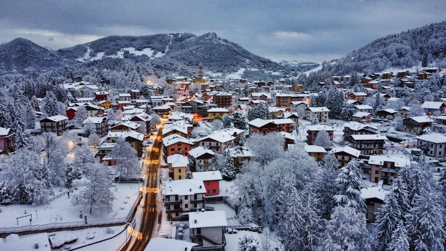 Selvino enneigée en hiver